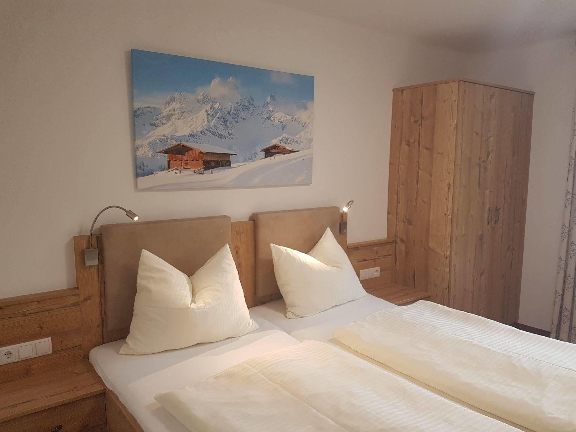 Oberauer Wagrain - Die Eco Familien Hotelpension B&B Esterno foto