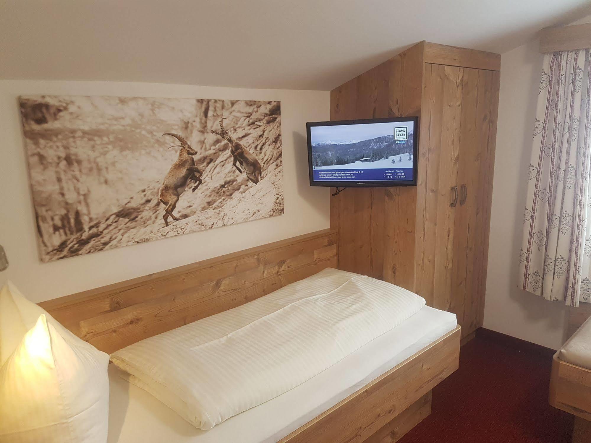 Oberauer Wagrain - Die Eco Familien Hotelpension B&B Esterno foto